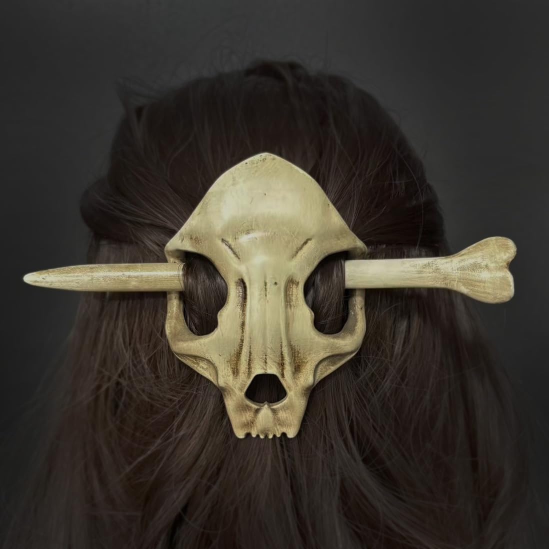 Cat Skull Hair Stick, Gothic Feline Skull Resin Bone Hair Slide Barrette for Women, Cat Skull Hair Clip Halloween Cosplay Witchcore Hairpin, Spooky Updo Holder (1 Piece)