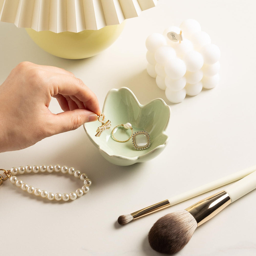 Flower Ring Holder Dish, Ceramic Jewelry Tray Dish, Small Trinket Dish, Jewelry Plate Bowl, Cute Jewlery Ring Holder Dish, Aesthetic Room Decor, Christmas Birthday Gifts for Women, 1 pack (blue)