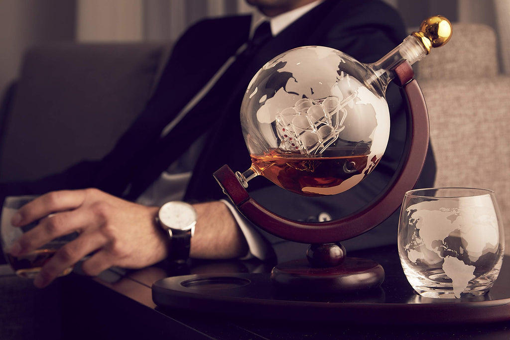 Godinger Whiskey Decanter Globe Set with 4 Etched Glasses for Liquor, Scotch, Bourbon, Vodka, Gifts for Men - 850ml Clear