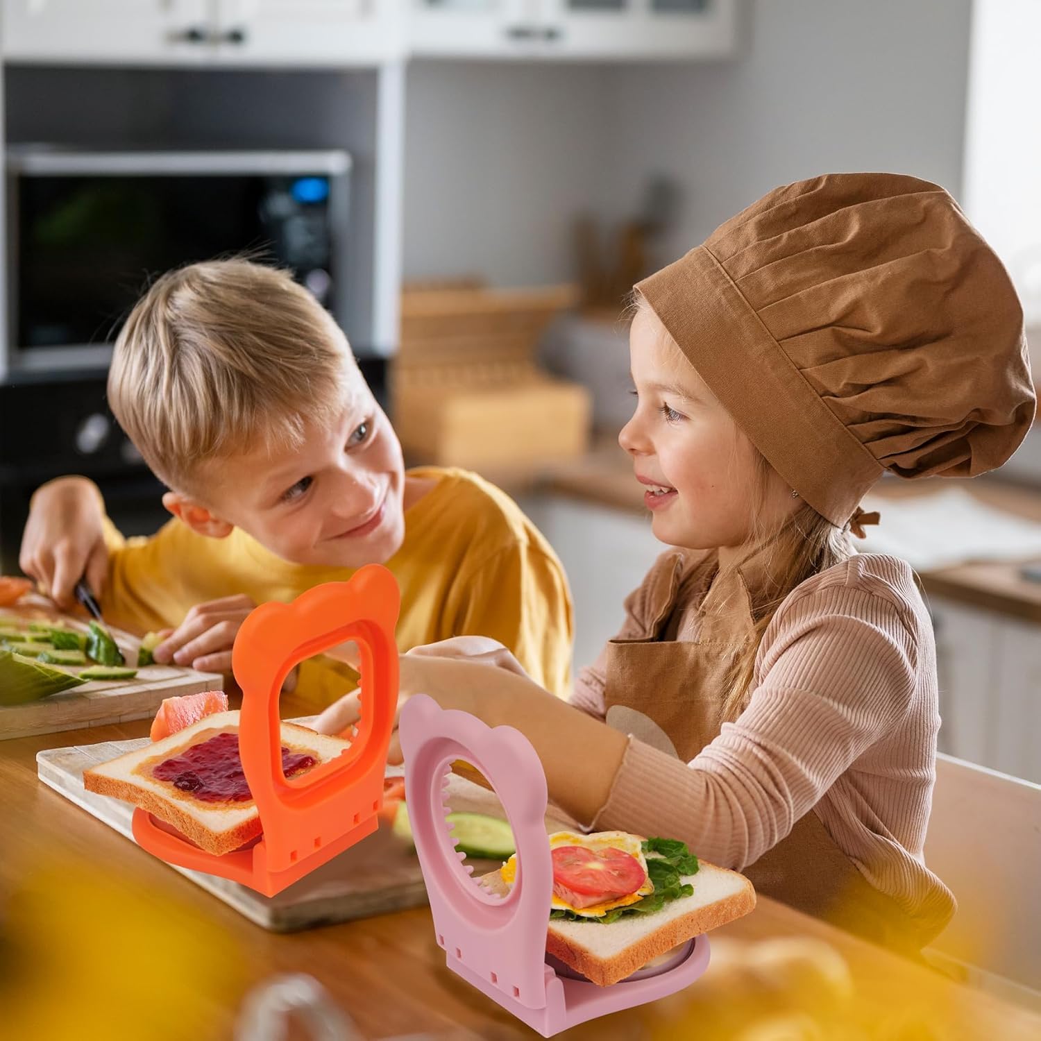 Uncrustable Sandwich Maker, Circle Shape 3.7 Inch Sandwich Cutter and Sealer for Kids Breakfast and Lunchboxes, Green