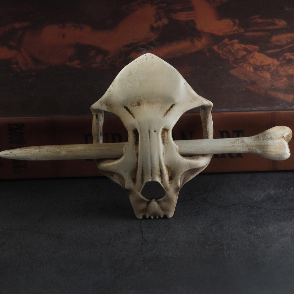 Cat Skull Hair Stick, Gothic Feline Skull Resin Bone Hair Slide Barrette for Women, Cat Skull Hair Clip Halloween Cosplay Witchcore Hairpin, Spooky Updo Holder (1 Piece)
