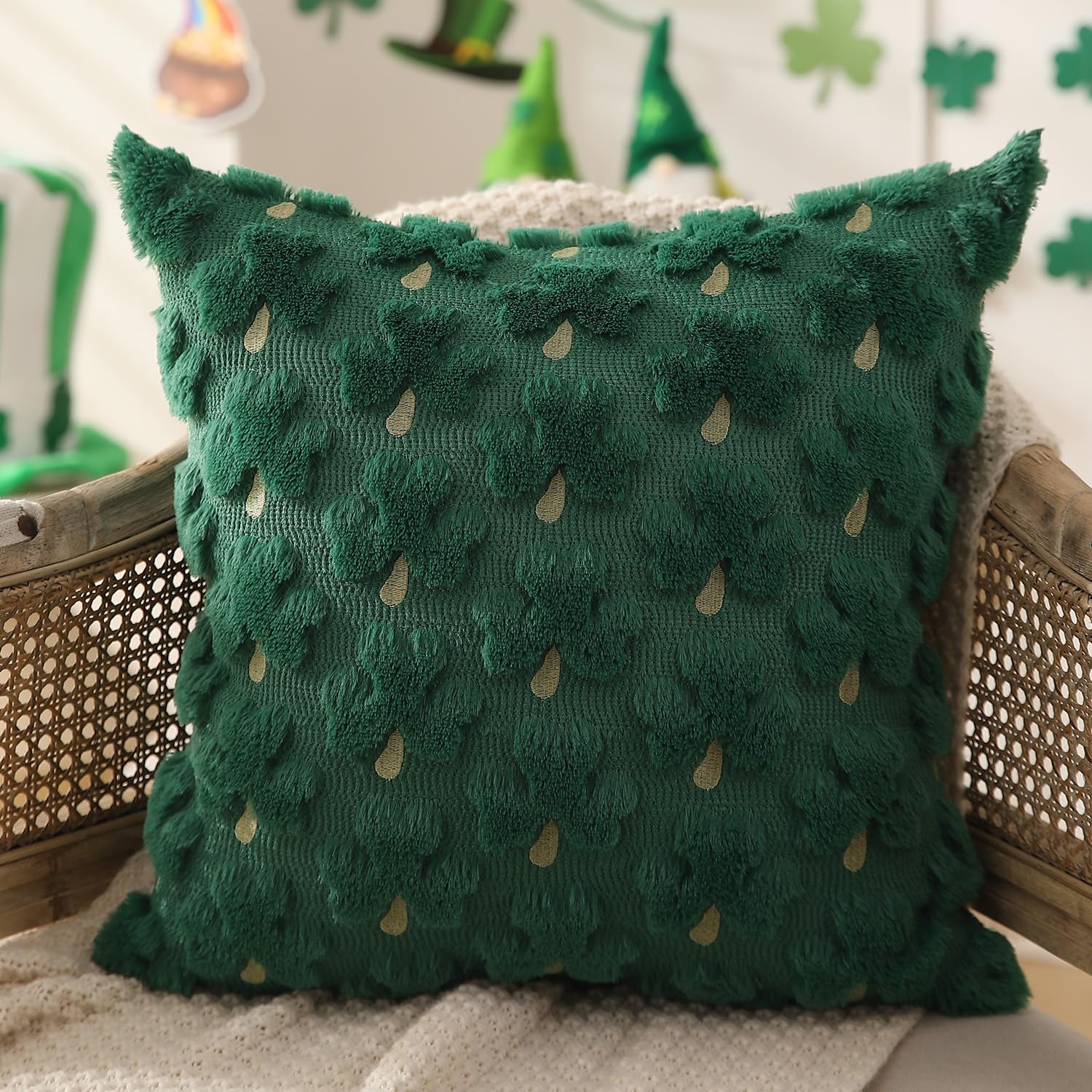 DFXSZ St Patricks Day Pillow Covers 18x18 inch Set of 2 St Patricks Day Decorations Green Shamrock Soft Plush Faux Fur Jacquard Throw Pillows for Bedroom Sofa Holiday Festivals Home Decor PTK021A18
