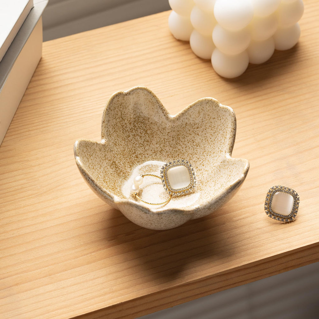 Flower Ring Holder Dish, Ceramic Jewelry Tray Dish, Small Trinket Dish, Jewelry Plate Bowl, Cute Jewlery Ring Holder Dish, Aesthetic Room Decor, Christmas Birthday Gifts for Women, 1 pack (blue)