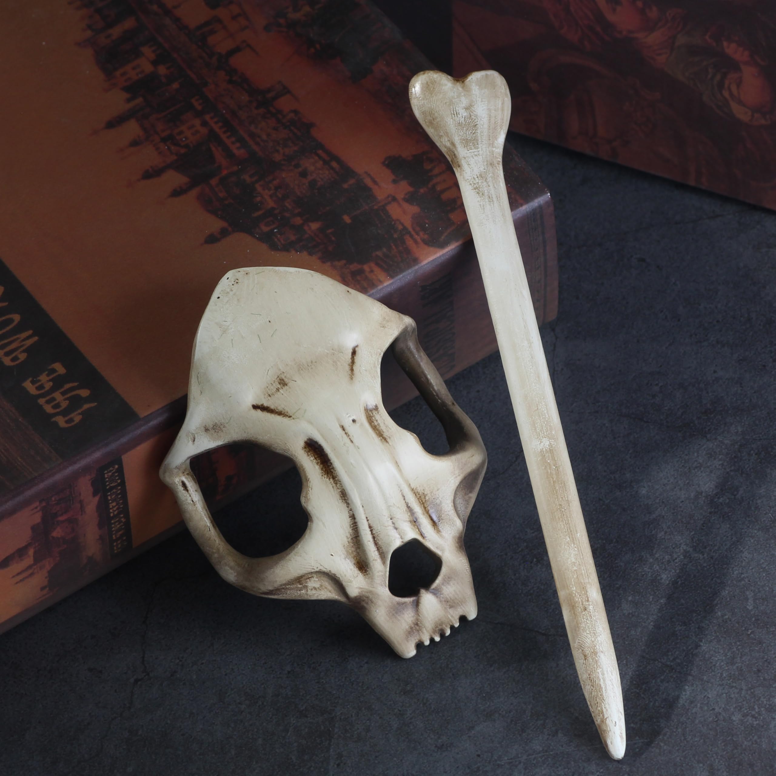 Cat Skull Hair Stick, Gothic Feline Skull Resin Bone Hair Slide Barrette for Women, Cat Skull Hair Clip Halloween Cosplay Witchcore Hairpin, Spooky Updo Holder (1 Piece)
