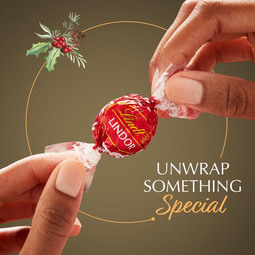 Lindt LINDOR Holiday Snickerdoodle White Chocolate Candy Truffles with Smooth, Melting Truffle Center, 8.5 oz. Bag