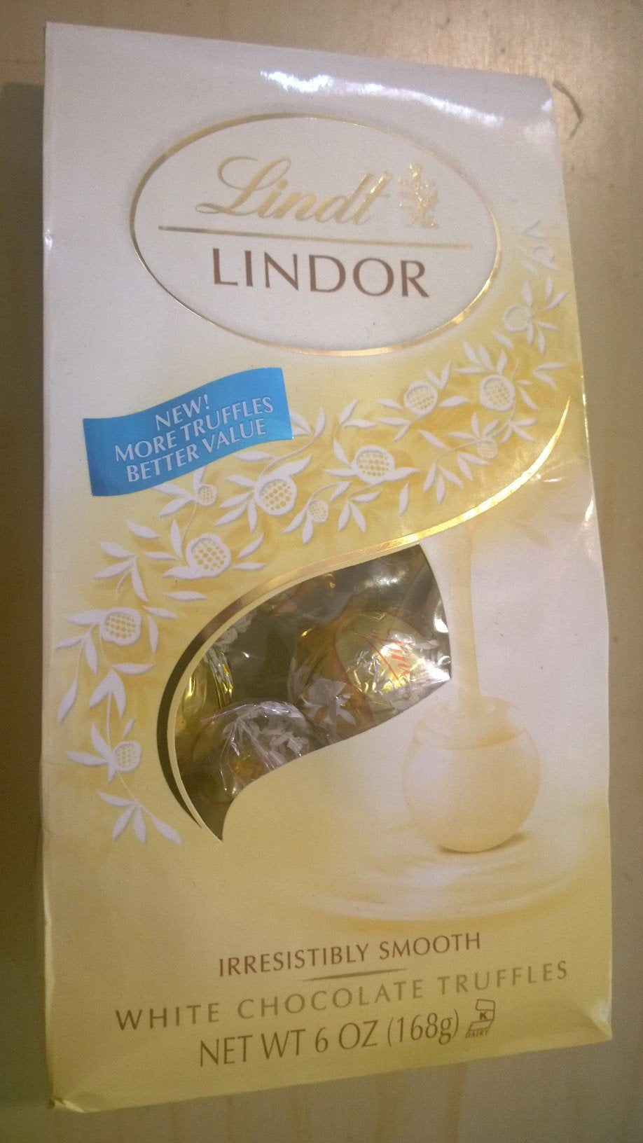 Lindt LINDOR Holiday Snickerdoodle White Chocolate Candy Truffles with Smooth, Melting Truffle Center, 8.5 oz. Bag