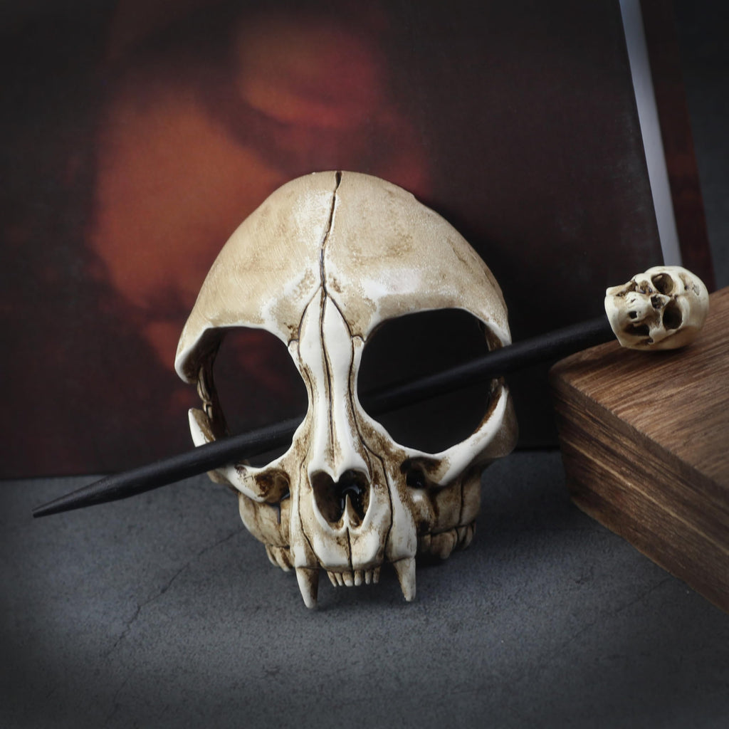 Cat Skull Hair Stick, Gothic Feline Skull Resin Bone Hair Slide Barrette for Women, Cat Skull Hair Clip Halloween Cosplay Witchcore Hairpin, Spooky Updo Holder (1 Piece)