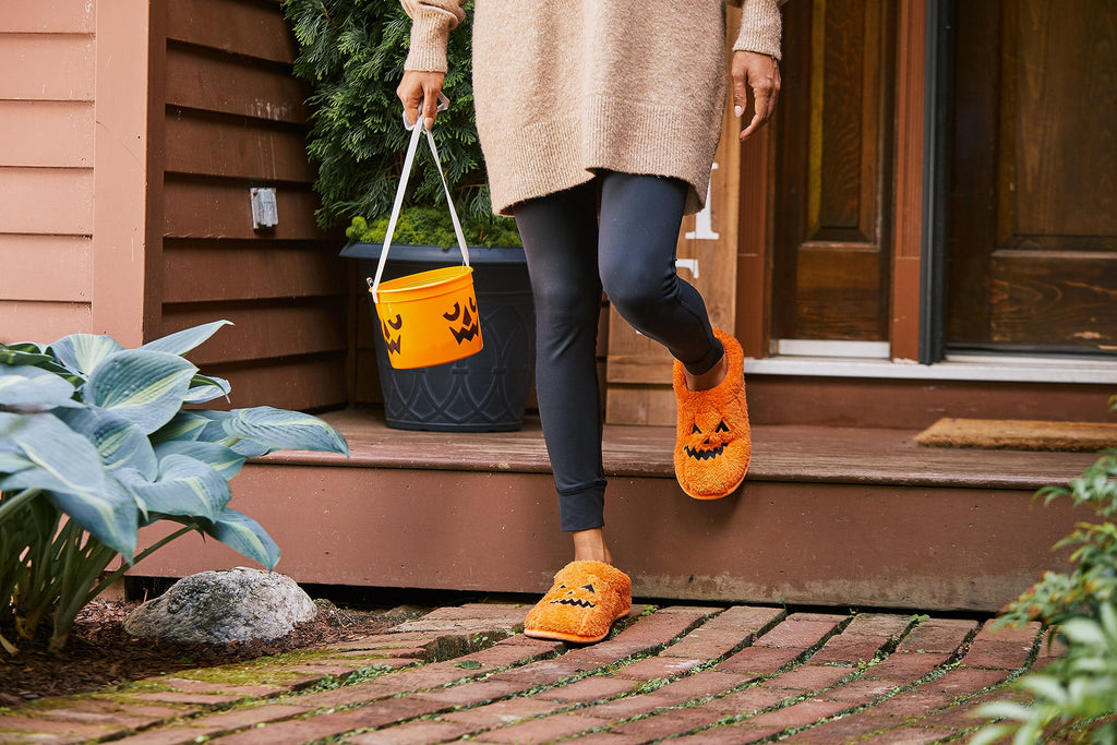 Dearfoams Unisex Adult Spooky Fuzzy Halloween Pumpkin Jack O Lantern
